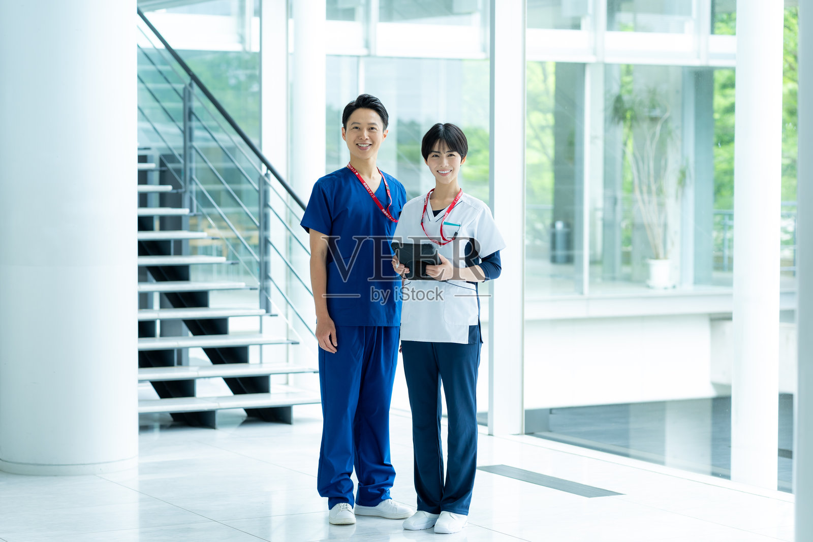 医院工作的医务人员照片摄影图片