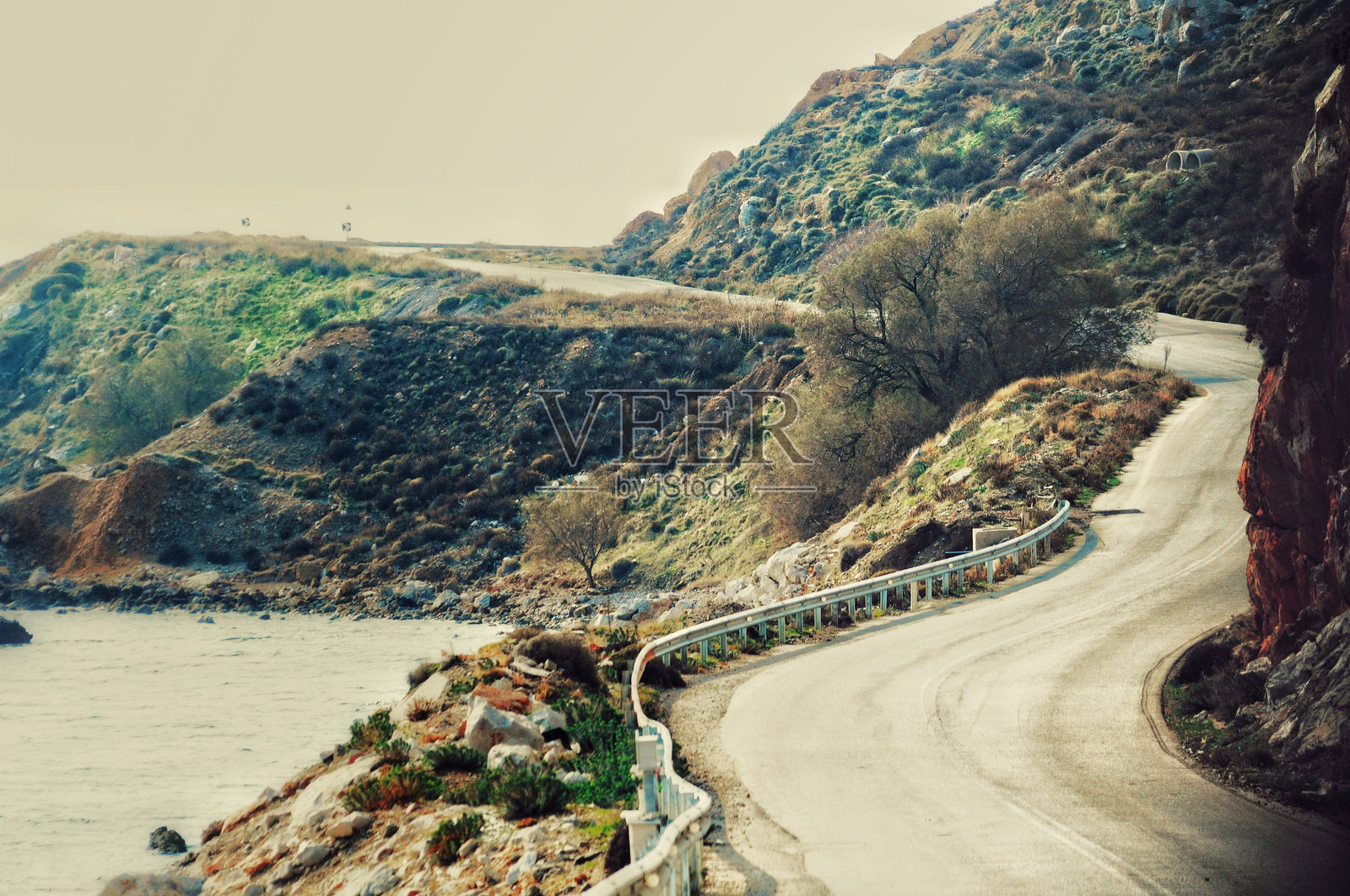 清澈天空下的山脉美景照片摄影图片