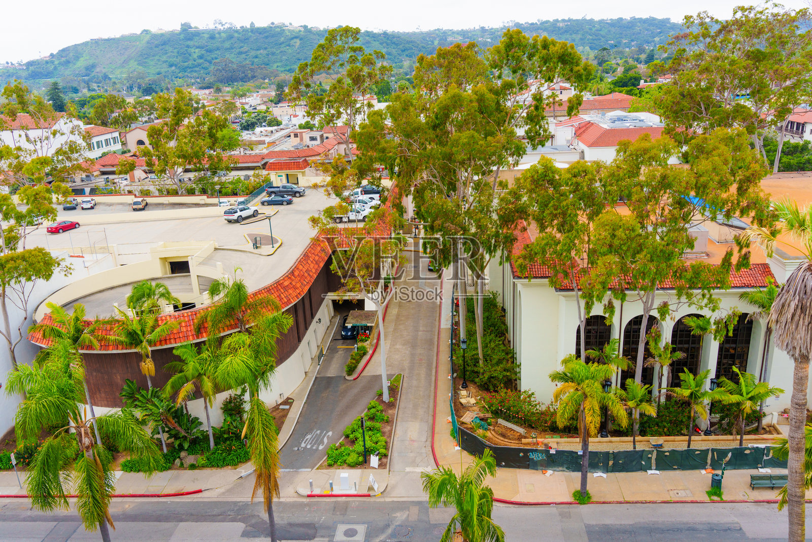 圣巴巴拉公共图书馆及周边地区的鸟瞰图照片摄影图片