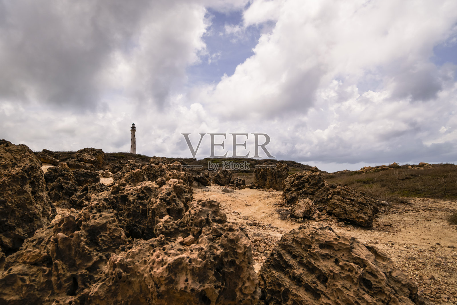 阿鲁巴 – 加勒比岛上灯塔周围的风景照片摄影图片