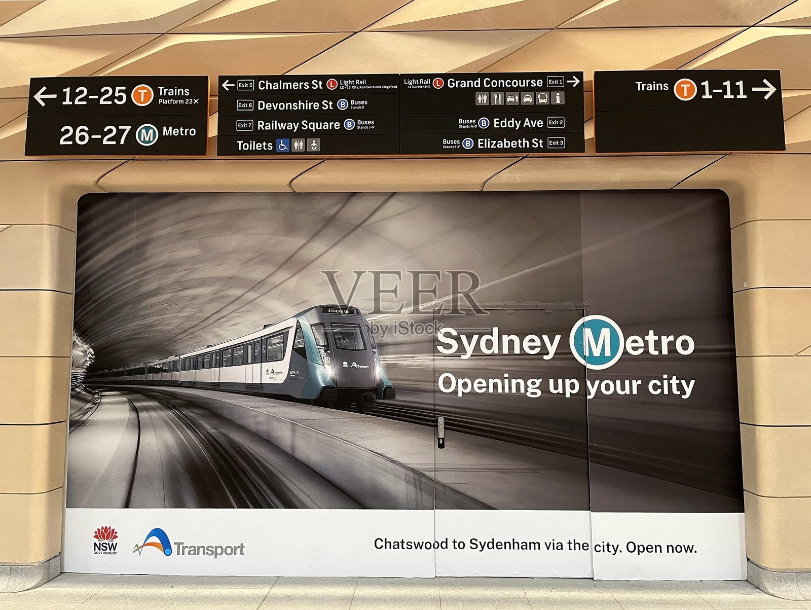 位于中央车站的悉尼地铁盛大开幕横幅照片摄影图片