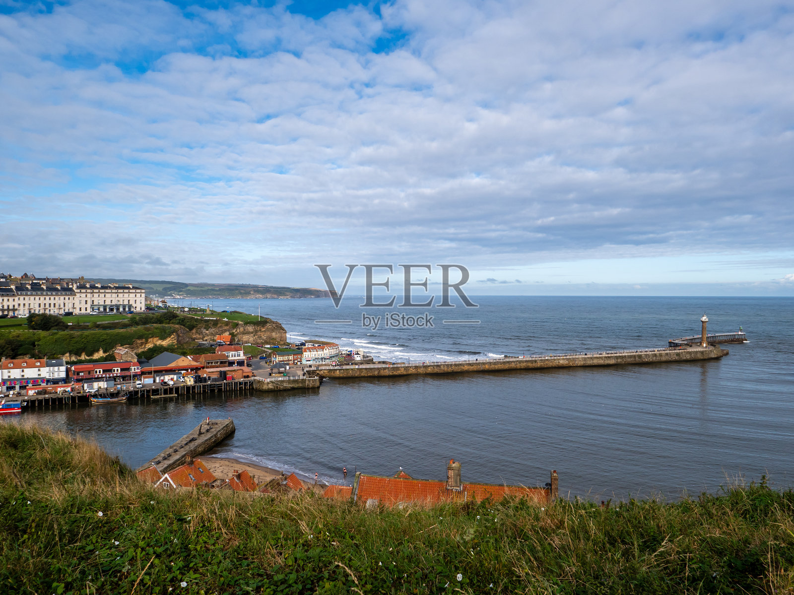 惠特比海滨小镇的鸟瞰图照片摄影图片