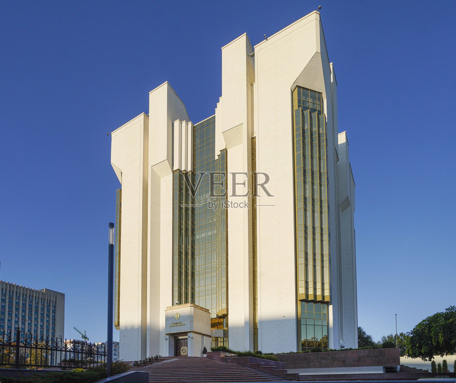 摩尔多瓦基希讷乌的总统府照片摄影图片