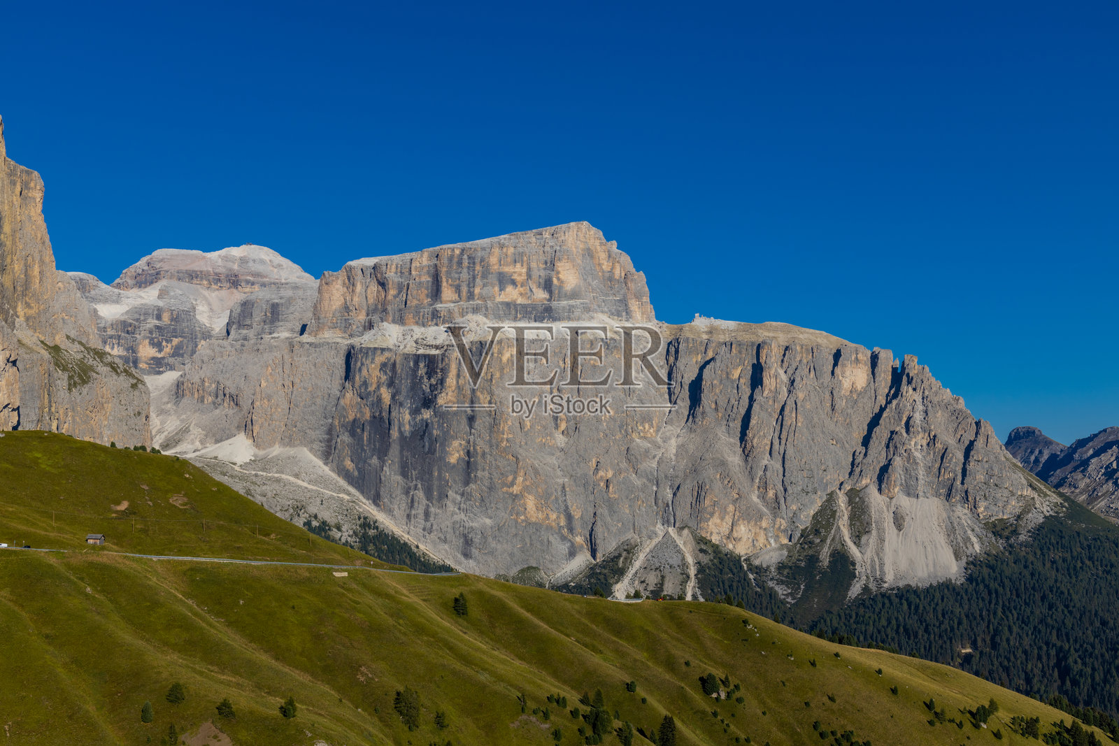 多洛米蒂山脉的萨斯波尔多伊山。意大利多洛米蒂阿尔卑斯的美丽风景。照片摄影图片