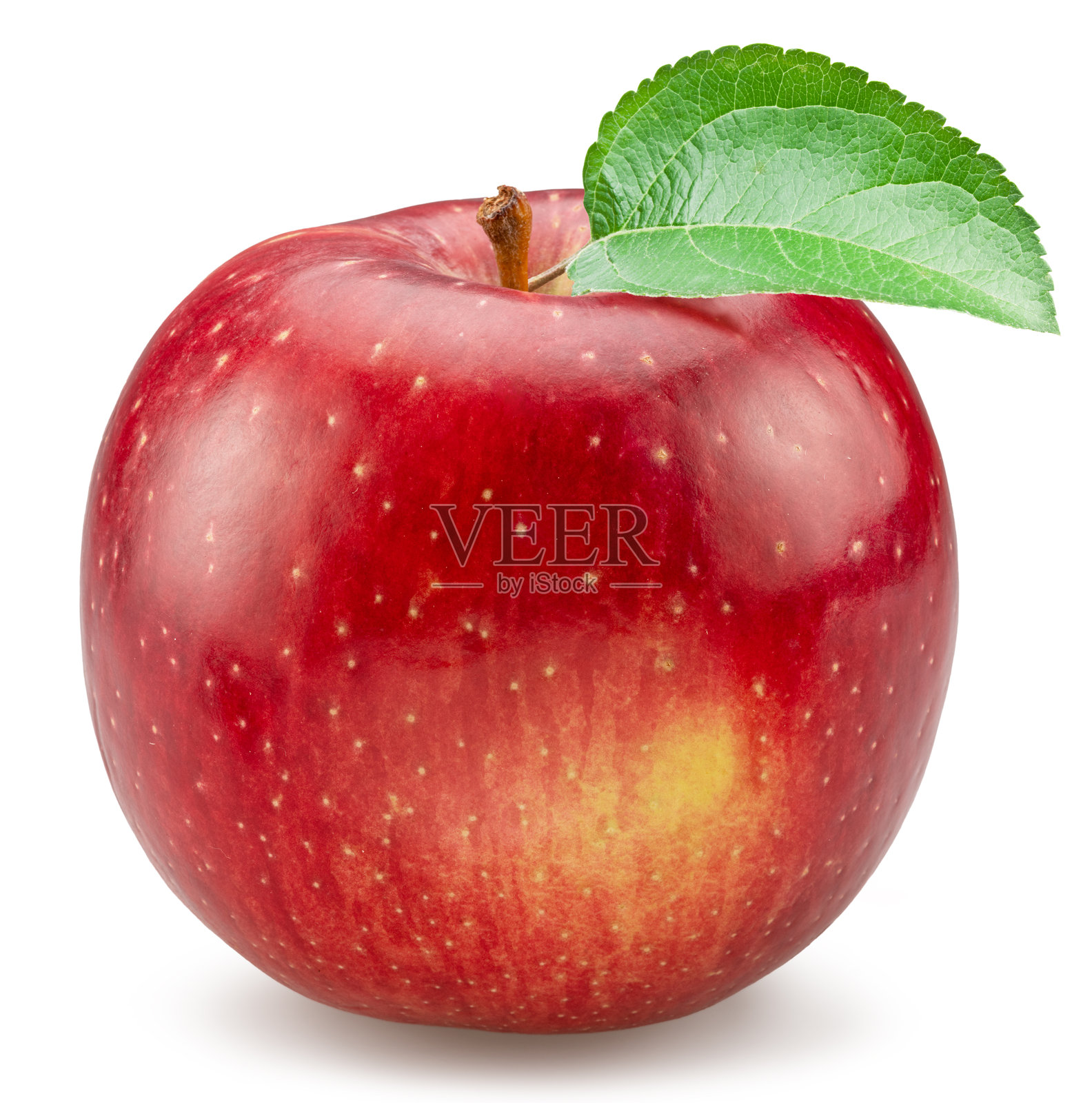 成熟的红苹果上有黄色斑点，背景为白色。文件包含剪切路径。照片摄影图片