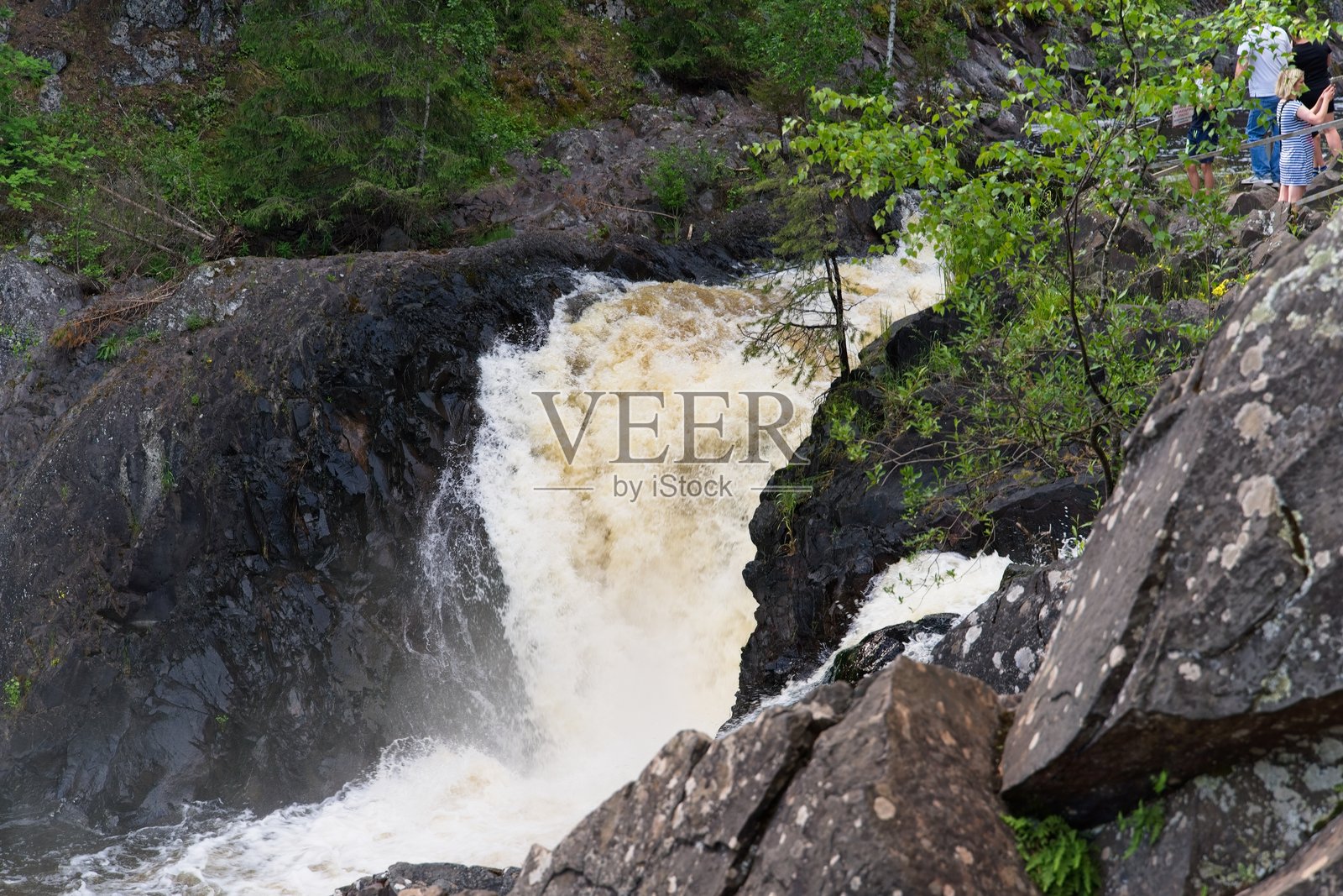 岩石与基瓦奇瀑布的景观。照片摄影图片
