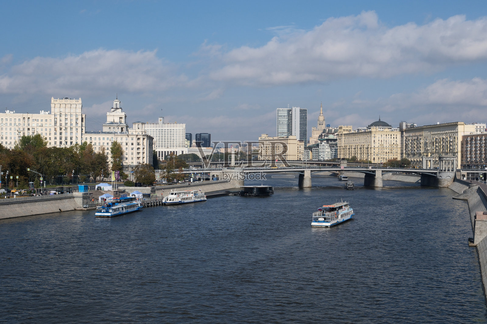 莫斯科河及其堤岸的全景视图照片摄影图片