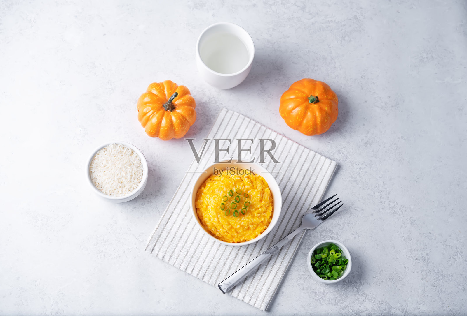 碗里的南瓜饭照片摄影图片