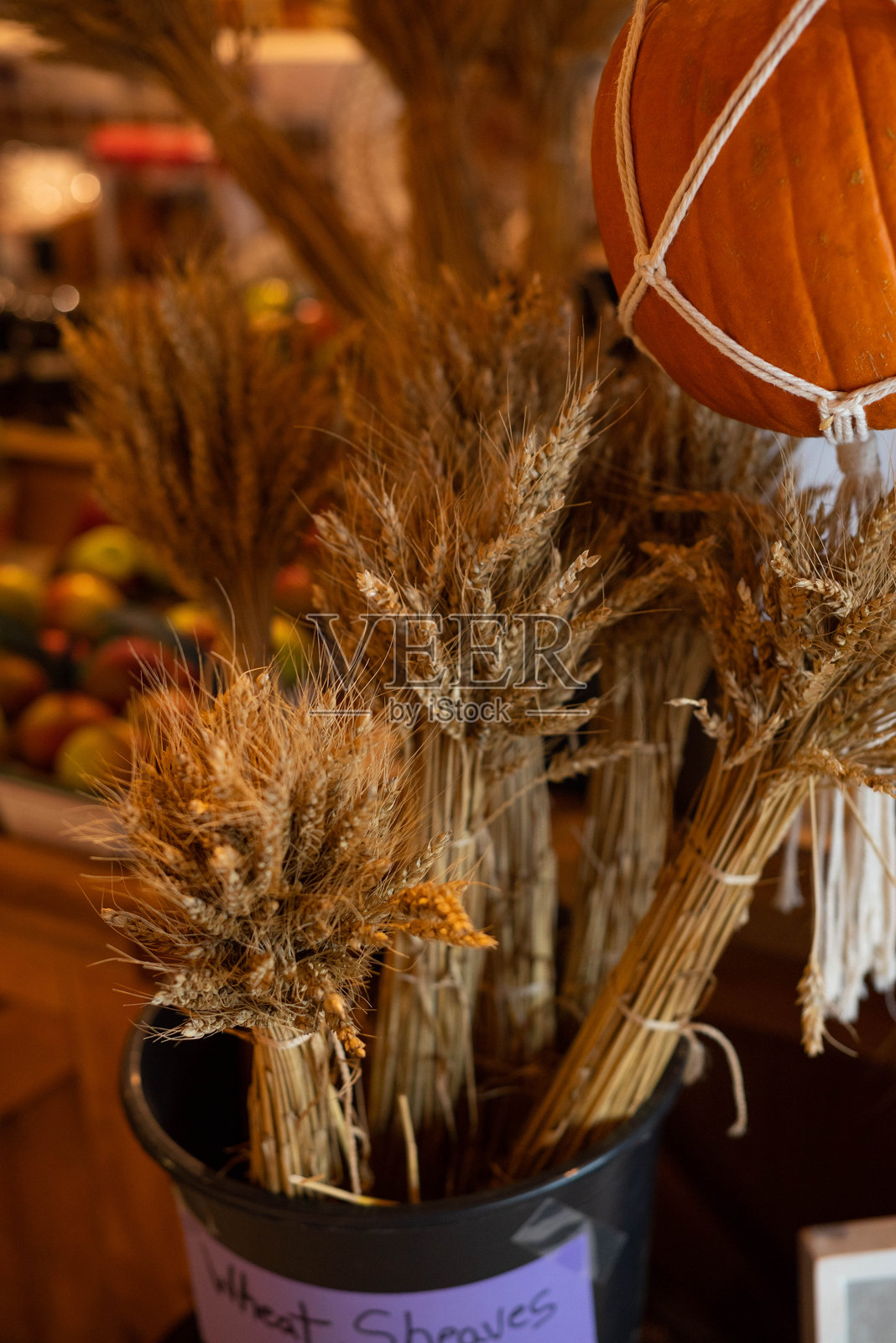 农场商店柜台上的小麦照片摄影图片