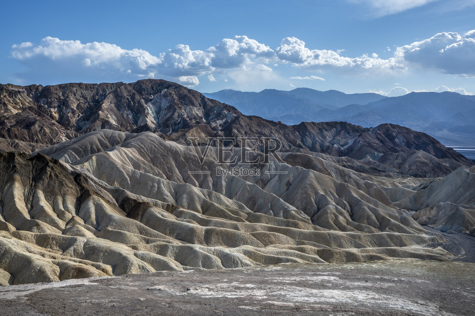 加利福尼亚州死亡谷国家公园的扎布里斯基点照片摄影图片