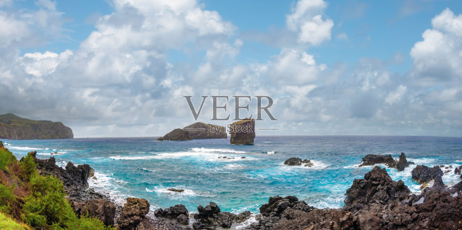 葡萄牙亚速尔群岛圣米格尔岛北海岸的莫斯特罗斯村火山海滨照片摄影图片