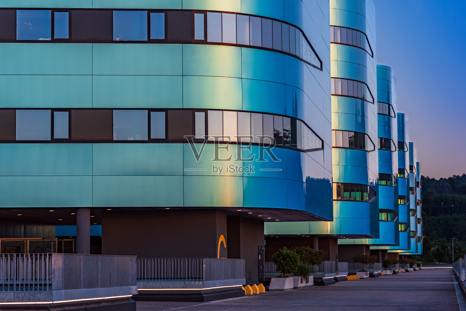 阿尔瓦罗·昆凯罗公立医院，属于维戈大学综合体的现代前卫医院。照片摄影图片