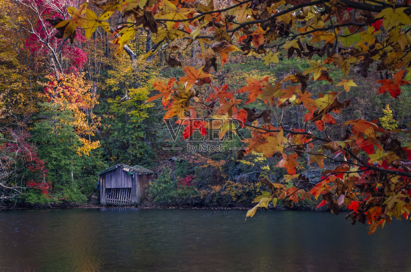 德索托州立公园的德索托瀑布船屋，位于阿拉巴马州门顿。照片摄影图片