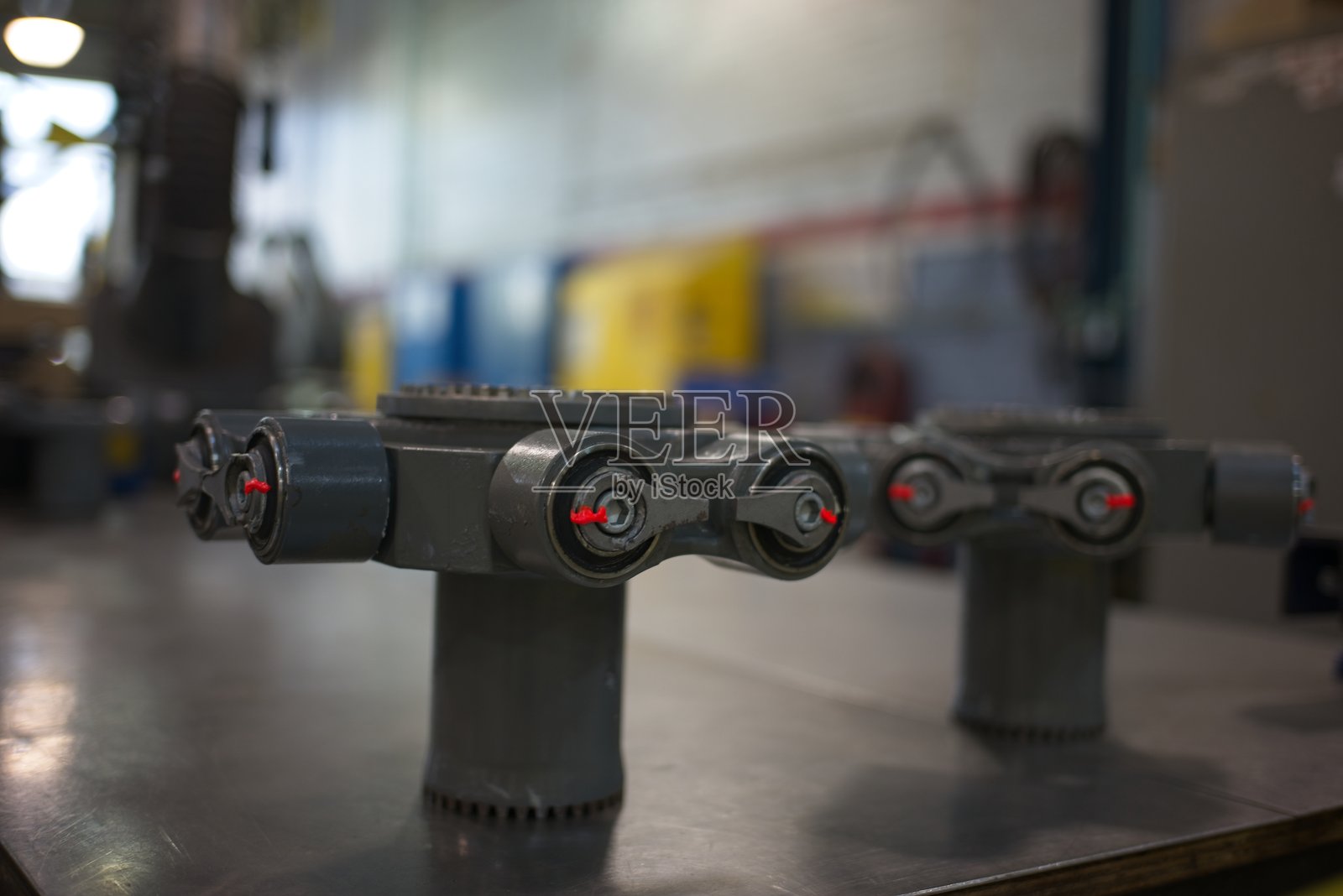 车间内机械部件的特写照片摄影图片