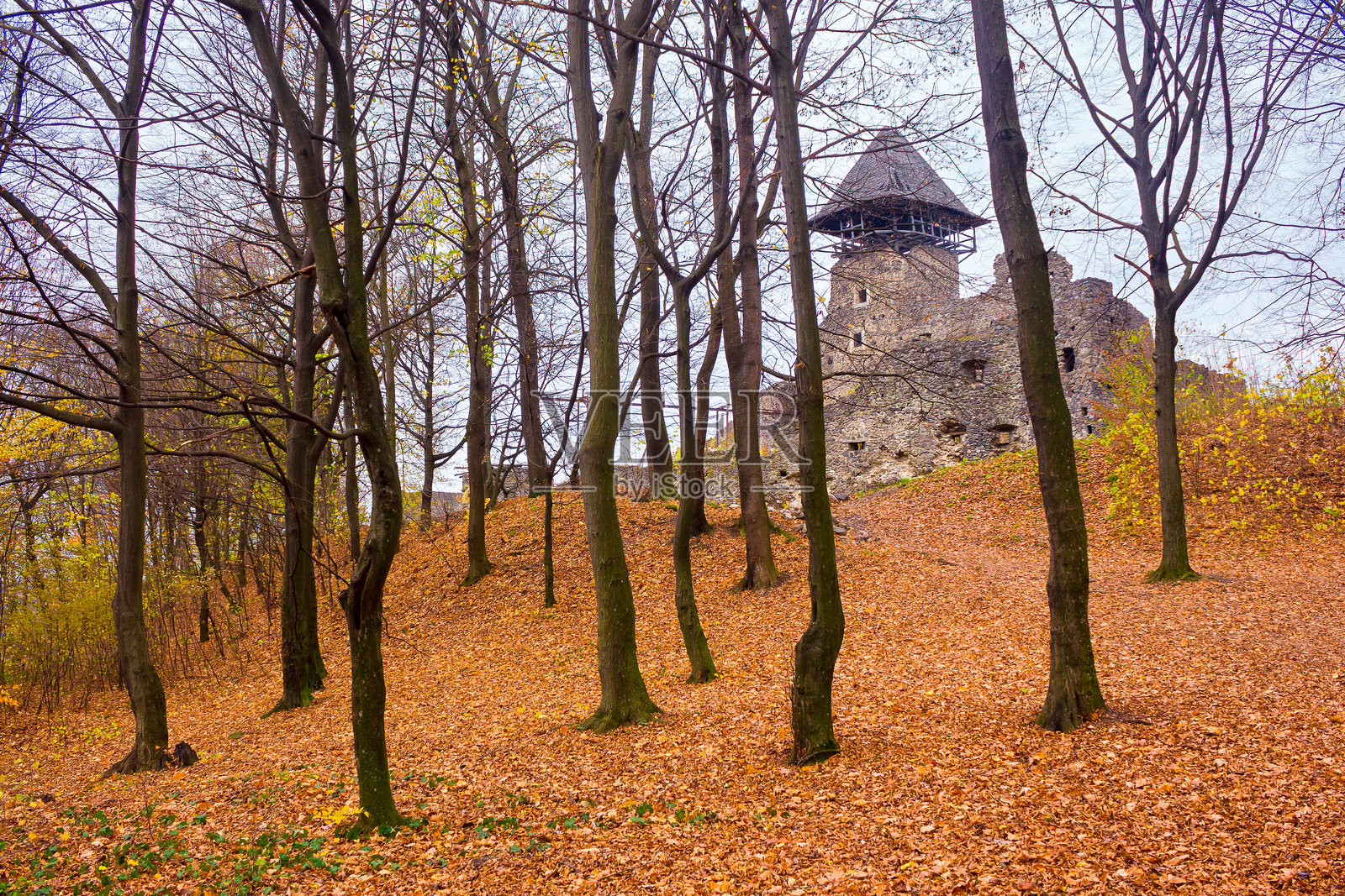 山上的中世纪城堡照片摄影图片