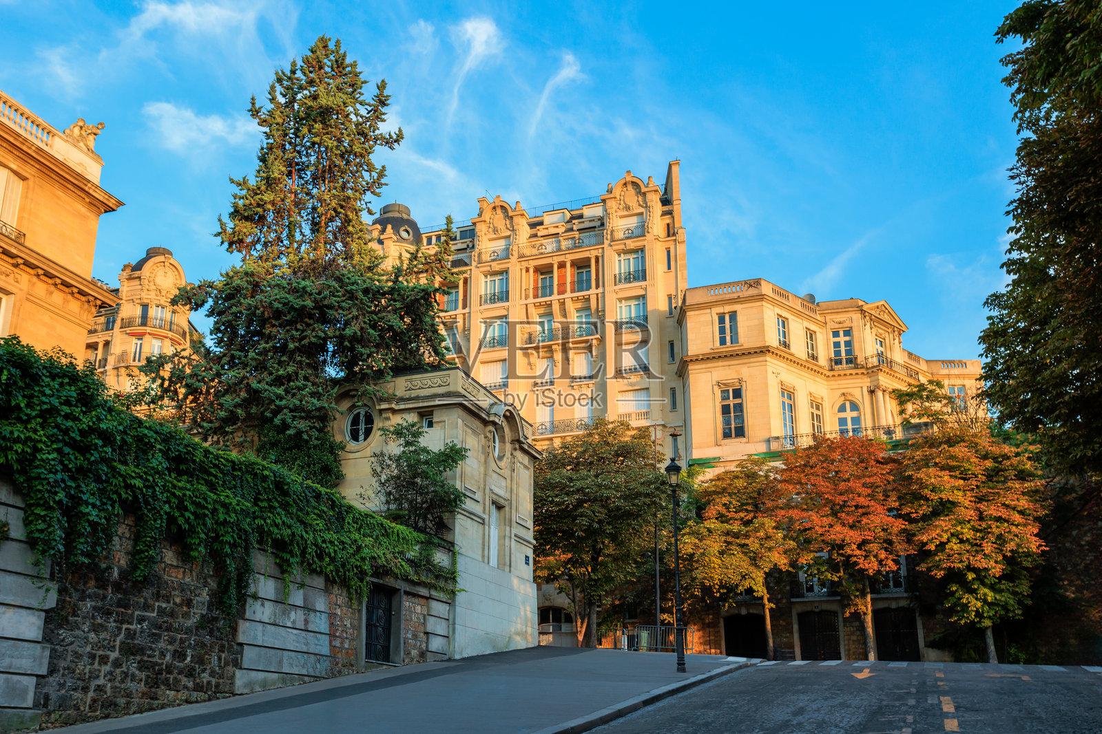 巴黎的典型街道照片摄影图片