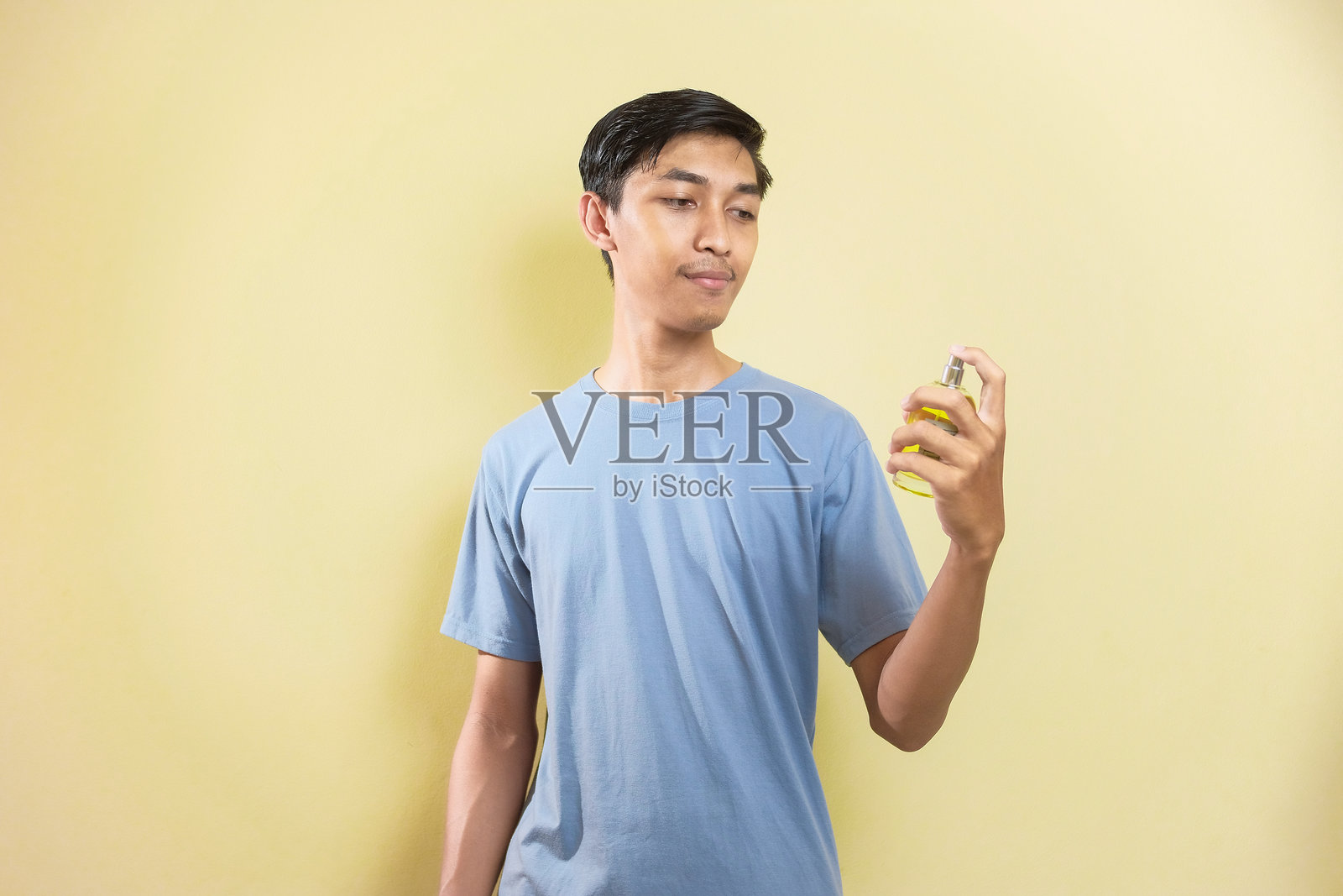 男性模特的手势照片摄影图片