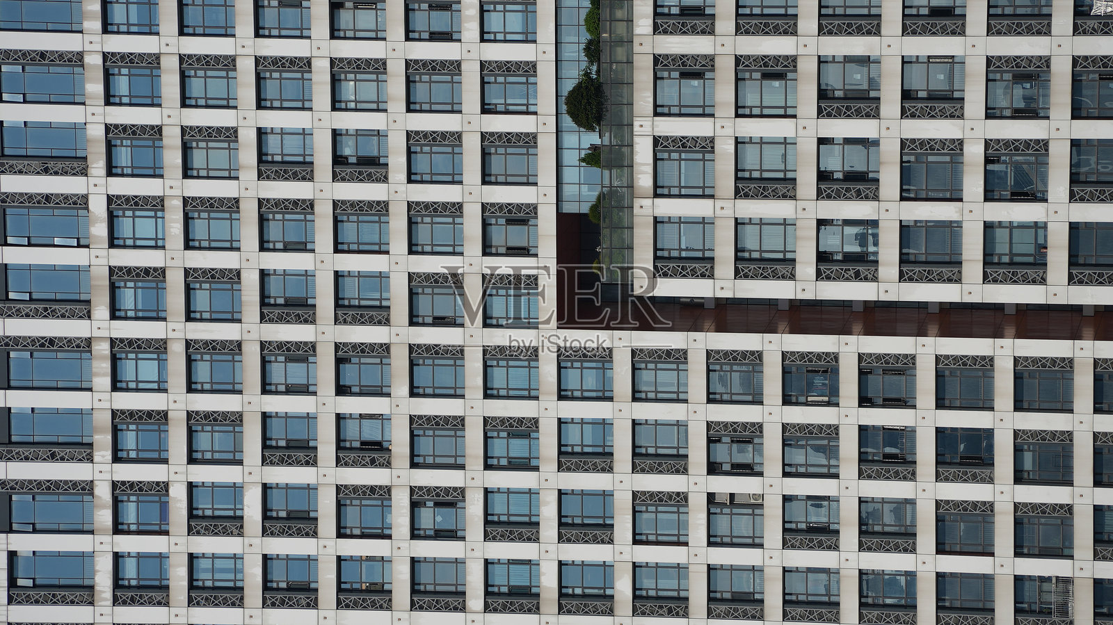 现代建筑配有立方体铝合金窗玻璃面板照片摄影图片