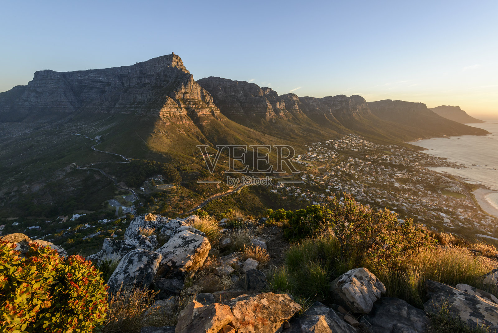 狮头山俯瞰桌山和十二使徒。开普敦。西开普省。南非照片摄影图片