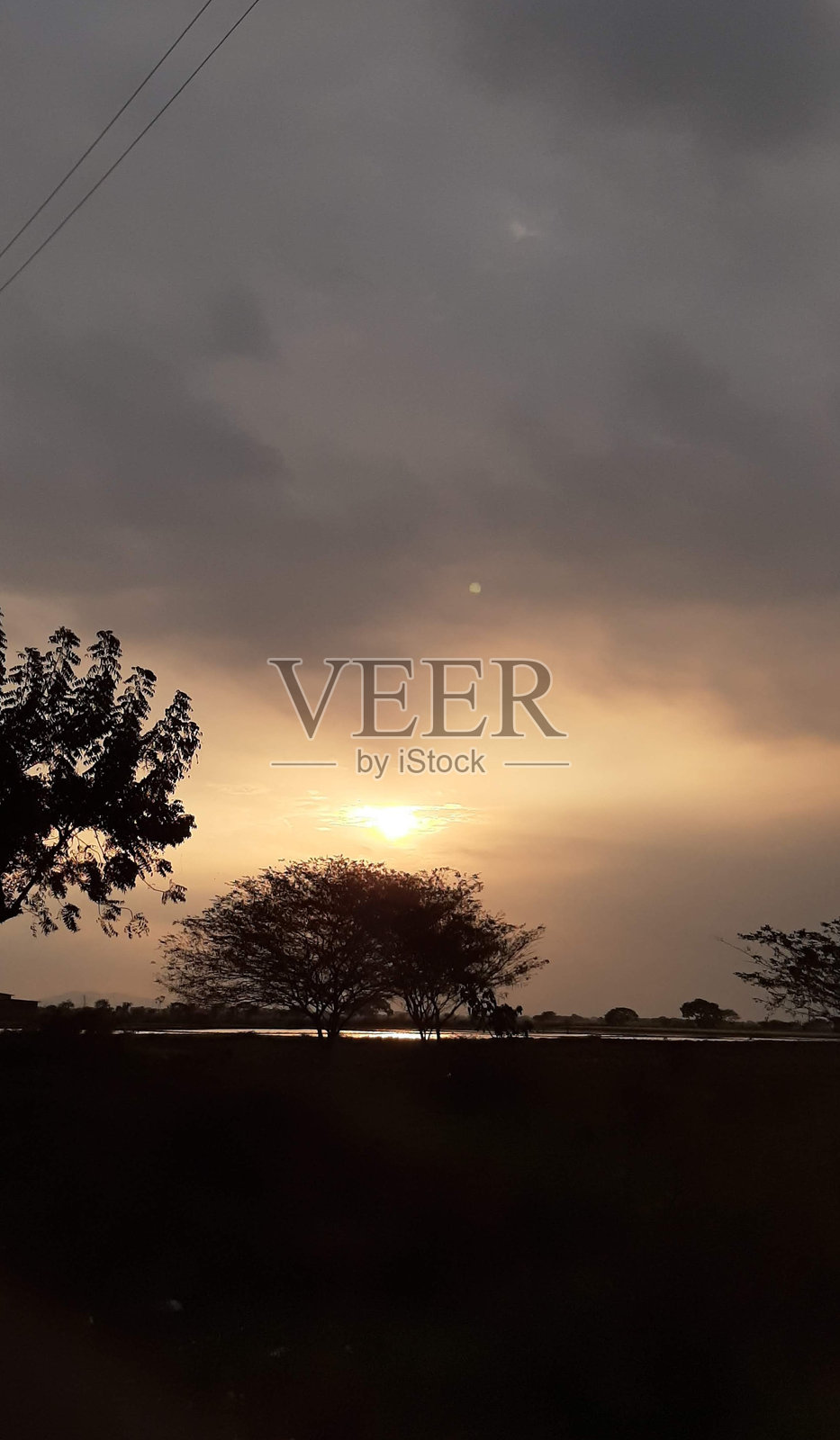 稻田上的日落照片摄影图片