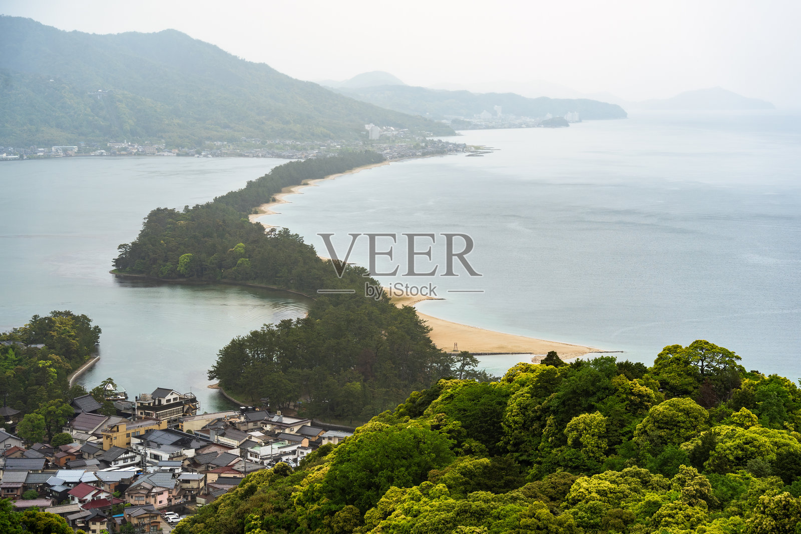 从山顶俯瞰天桥立沙洲，日本三大美景之一。照片摄影图片