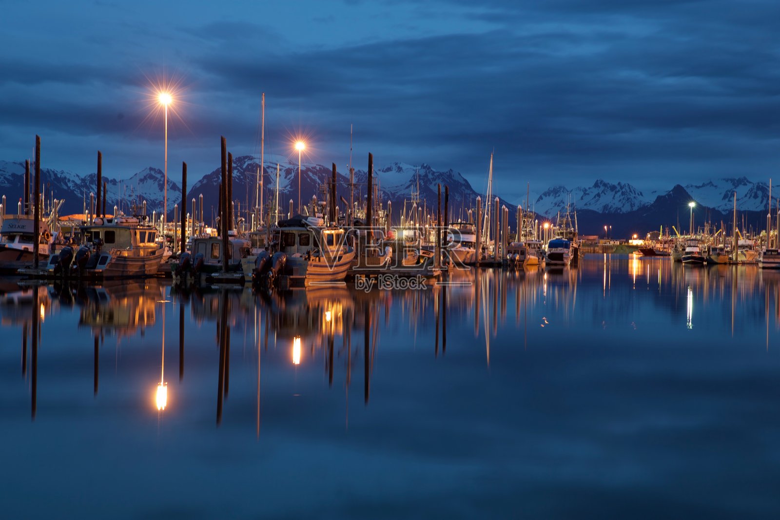 阿拉斯加的午夜太阳照片摄影图片