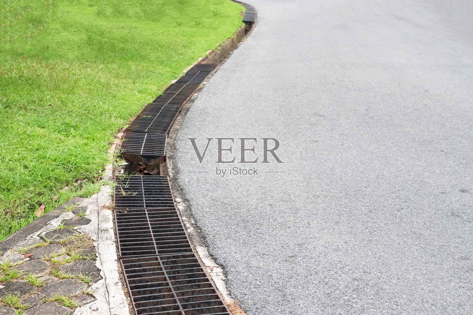 高角度视图的田野小径照片摄影图片