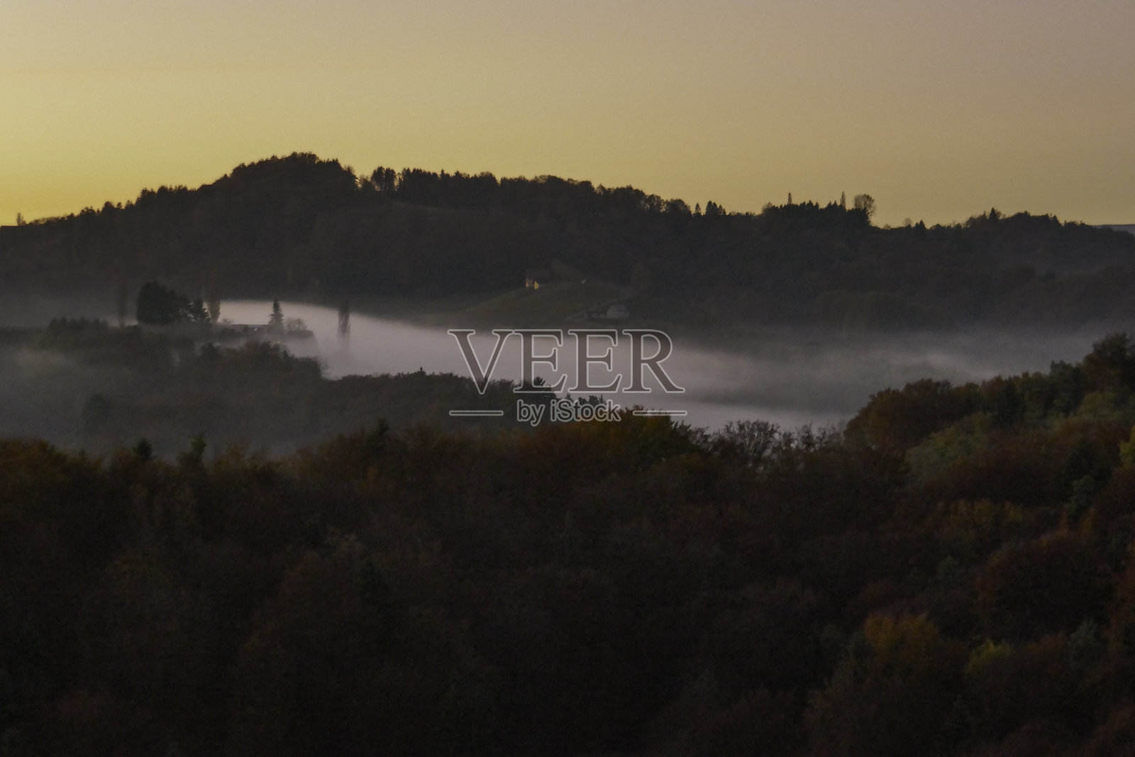 奥地利南施蒂利亚的秋天照片摄影图片