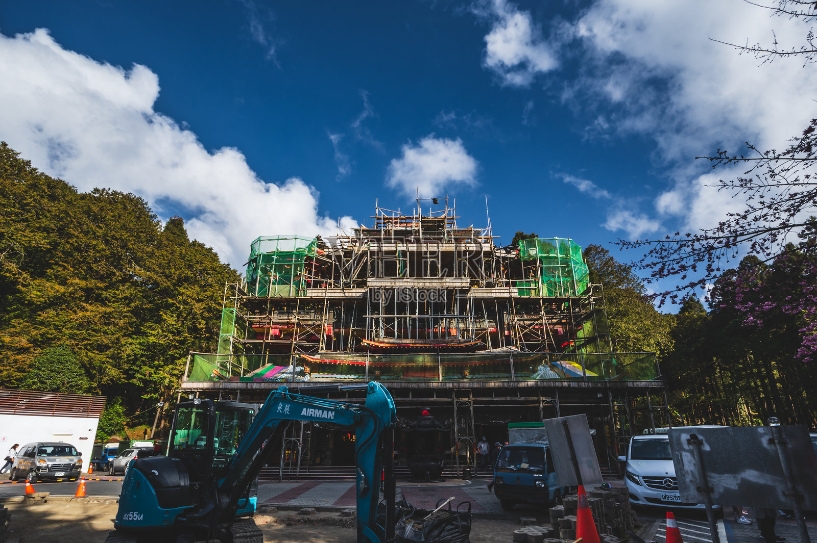 阿里山守真寺位于阿里山森林公园内,目前正在修缮中。照片摄影图片