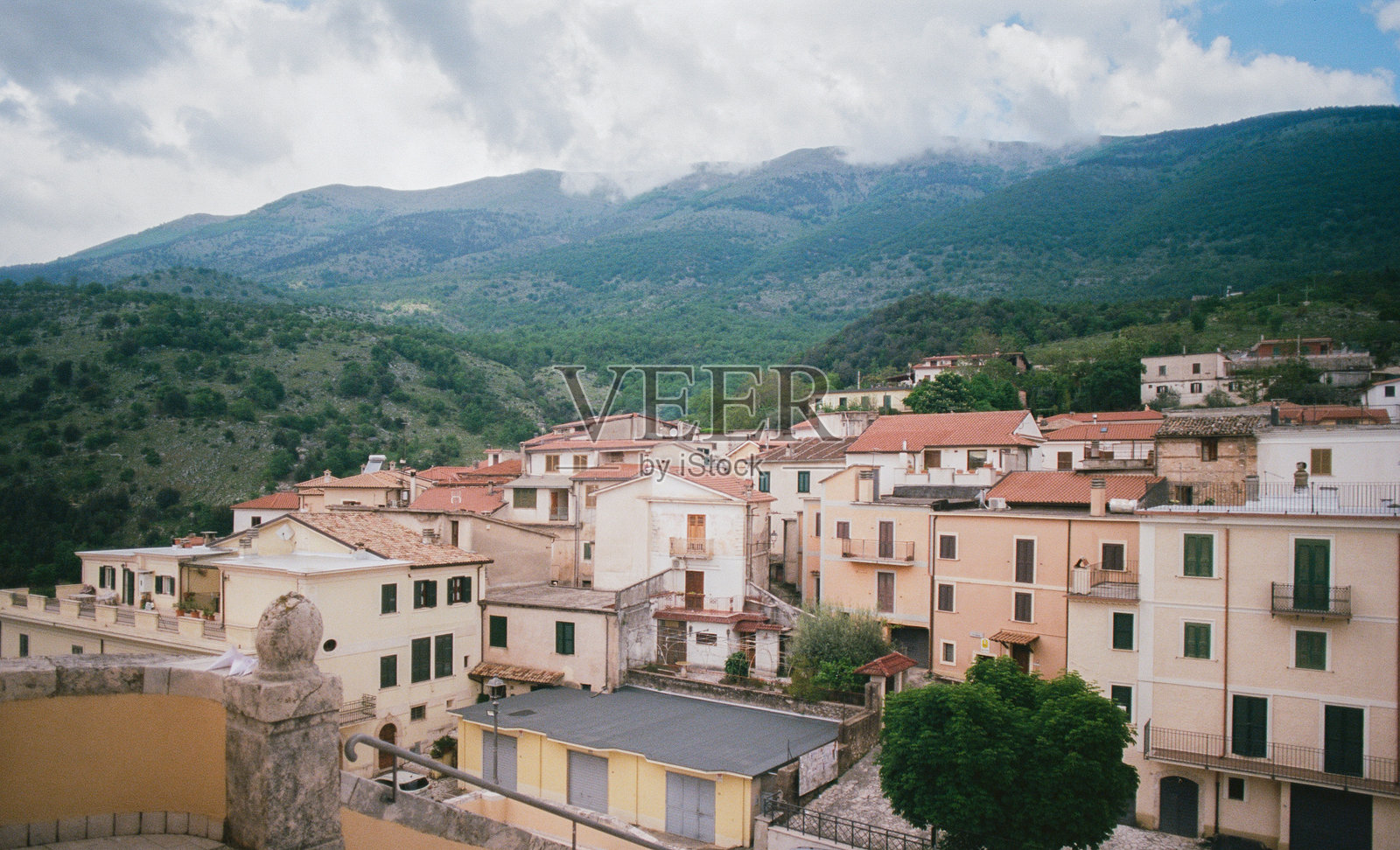 山上的房屋照片摄影图片