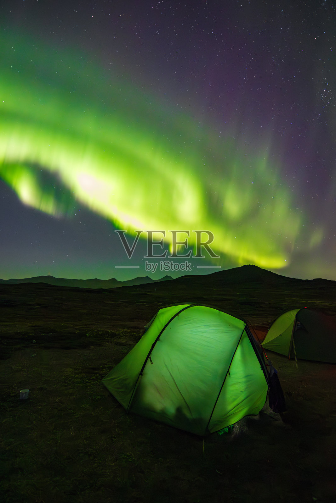 南格陵兰乌纳塔克岛上的北极光照片摄影图片