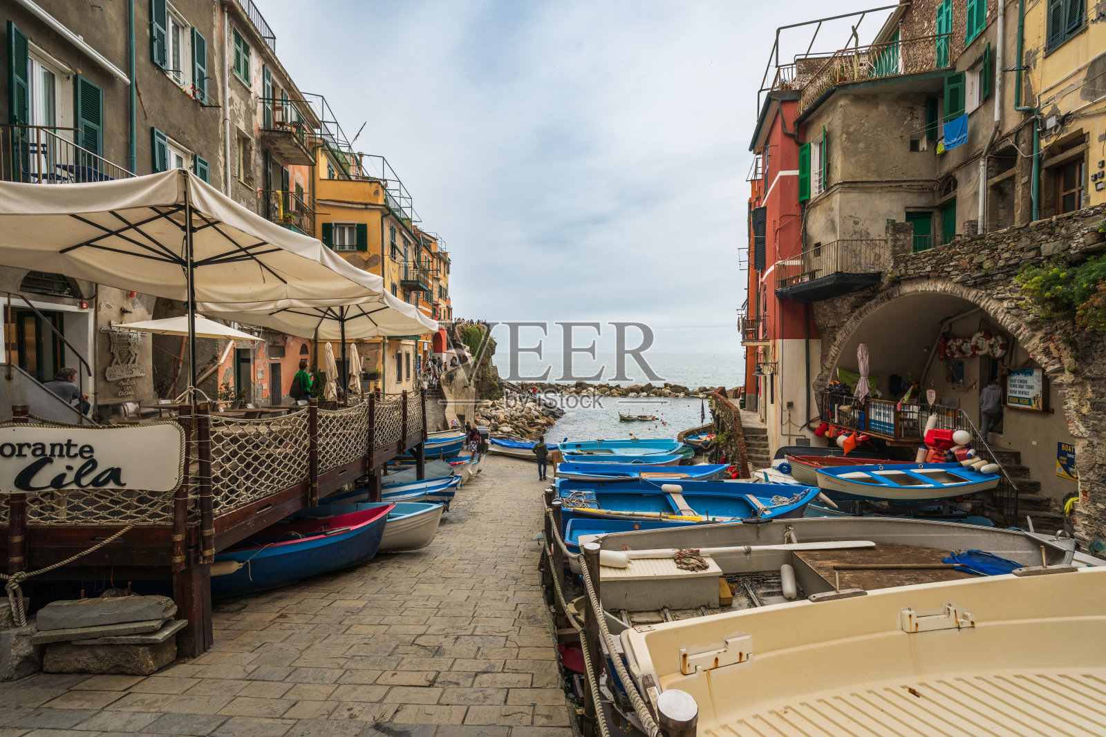 里奥马焦雷的城市风景，五渔村国家公园的五个城镇之一照片摄影图片