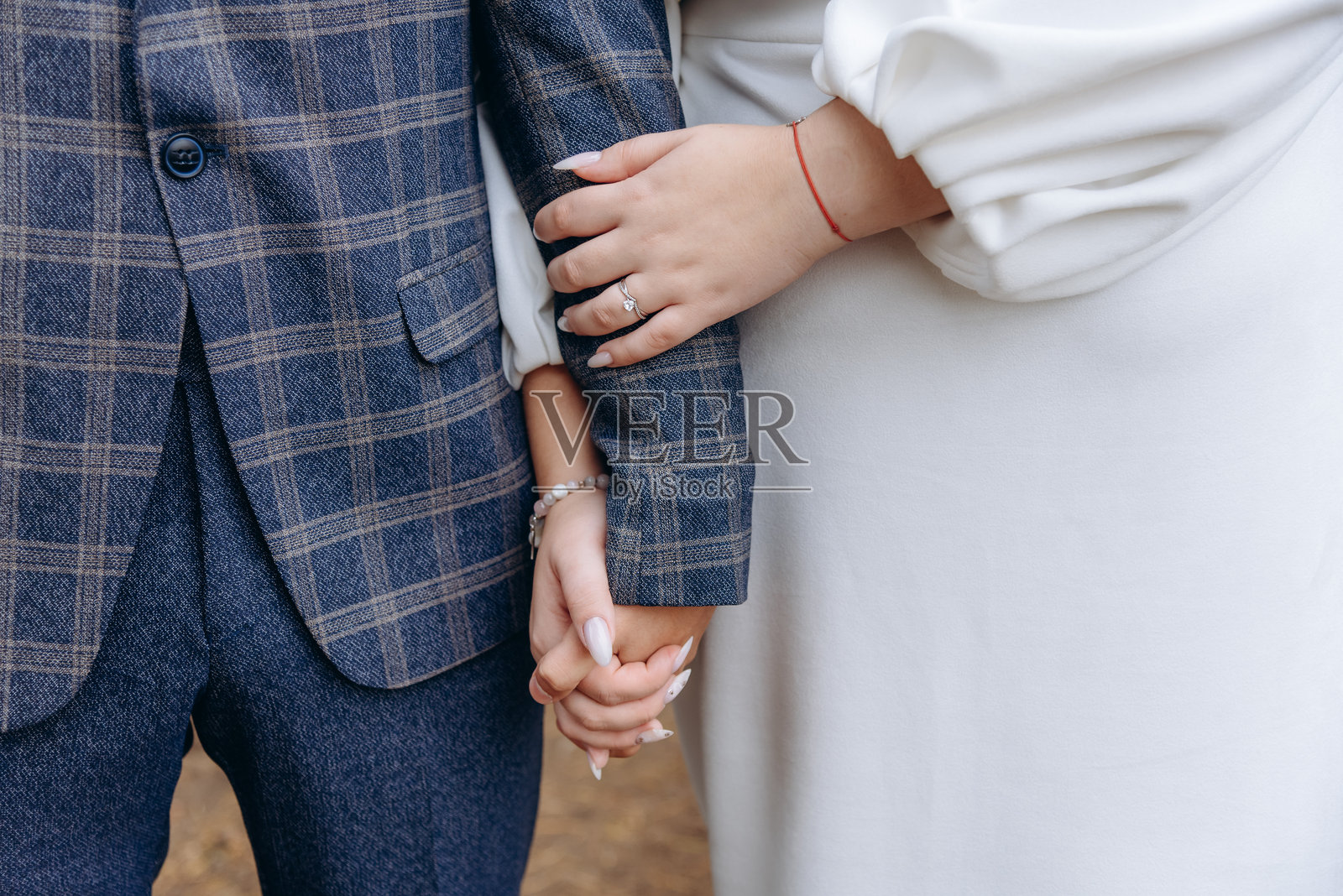 新娘和新郎在婚礼摄影中照片摄影图片