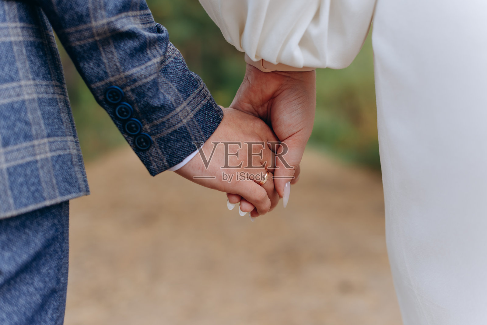 新娘和新郎在婚礼摄影中照片摄影图片