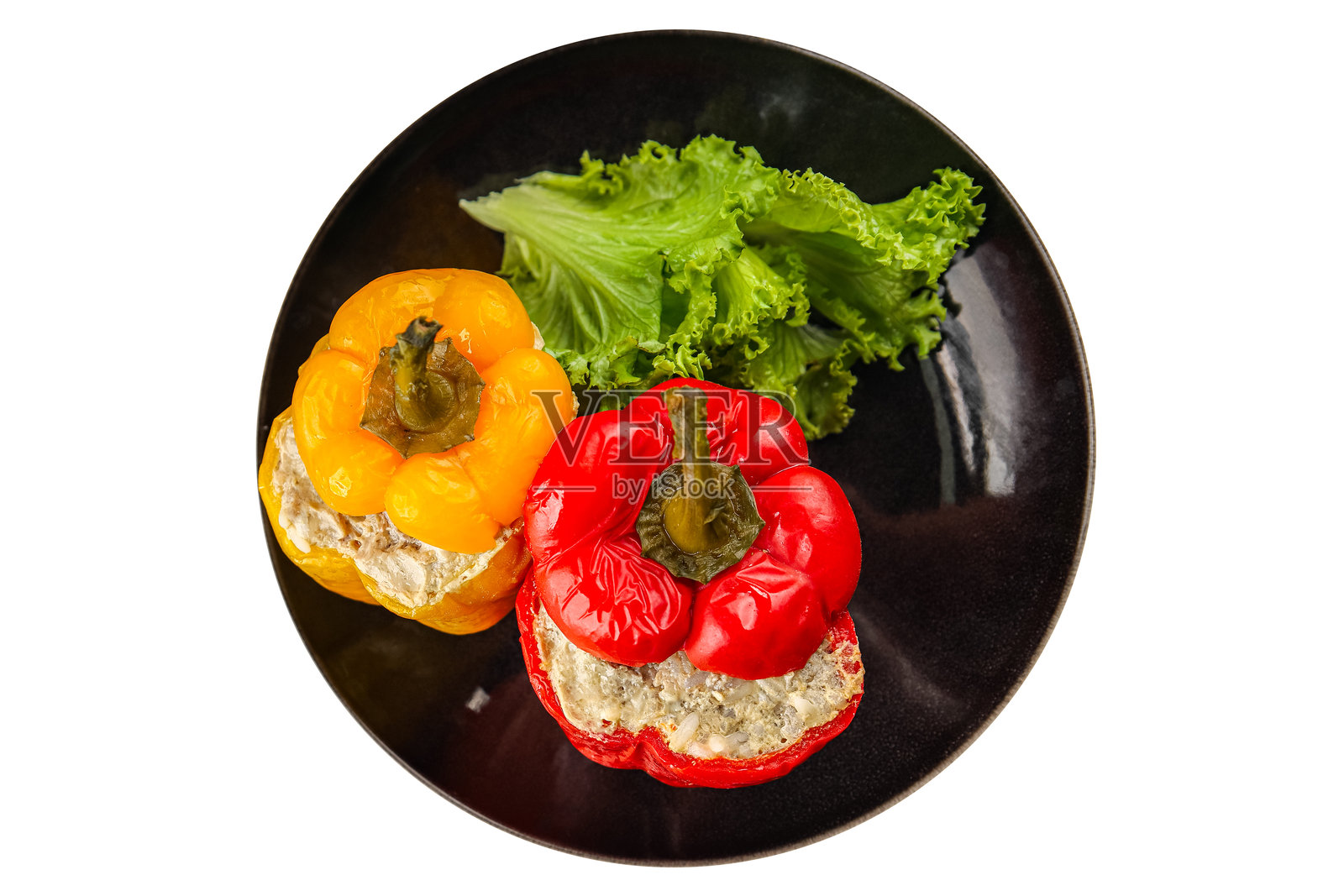 香辣肉饭填充的美味菜肴，第二道菜，新鲜美味的美食背景，桌上的乡村风格美食俯视图，留白空间照片摄影图片