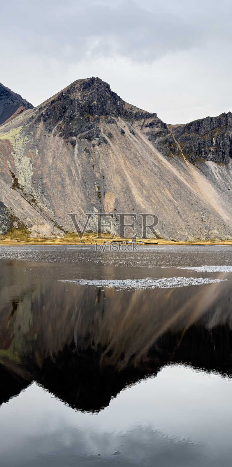 冰岛的黑沙滩照片摄影图片