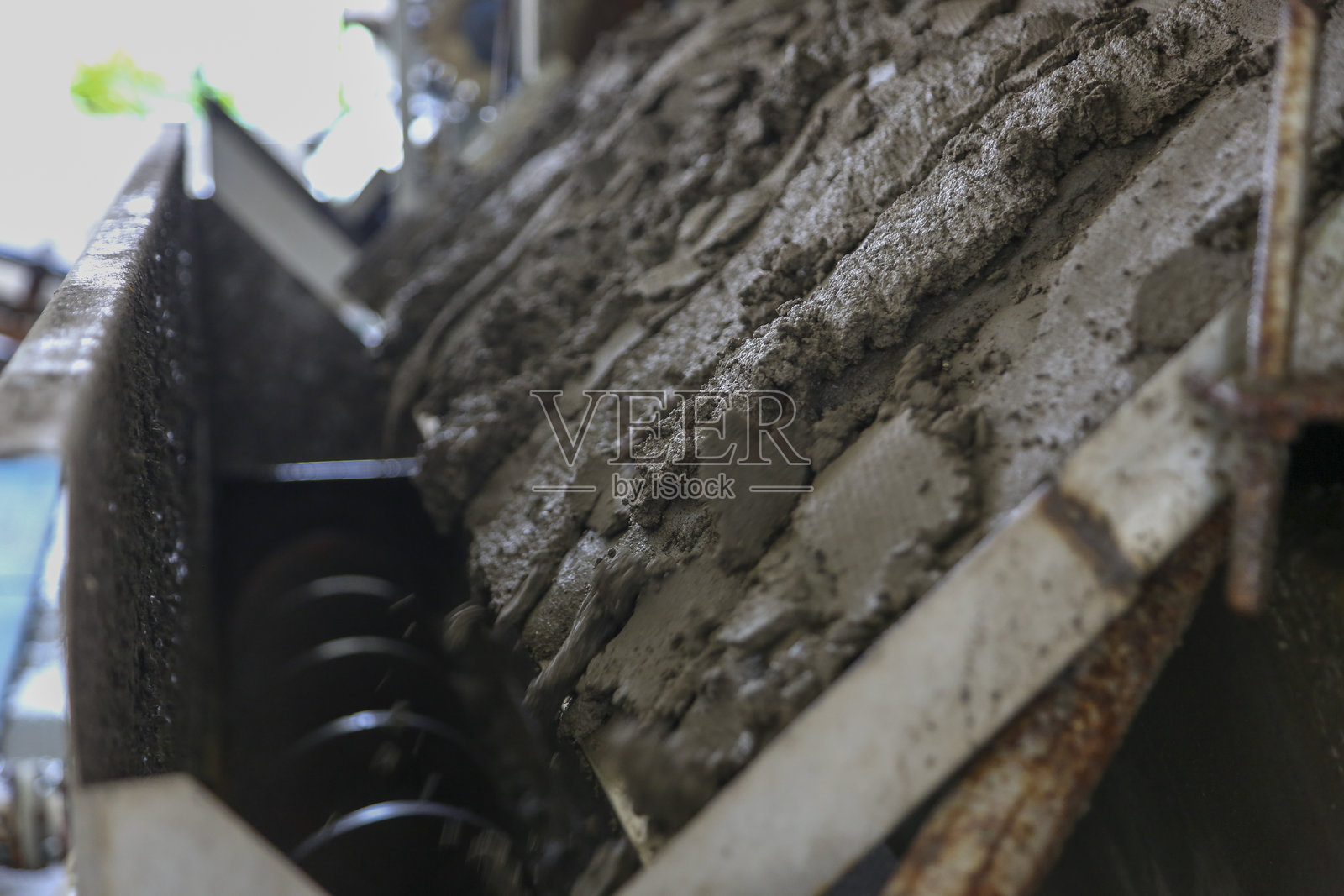 城市污水处理厂的污泥处理设备照片摄影图片