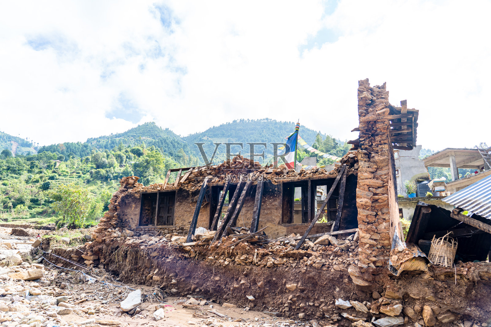 尼泊尔巴尔德夫地区的洪水损毁了房屋。照片摄影图片