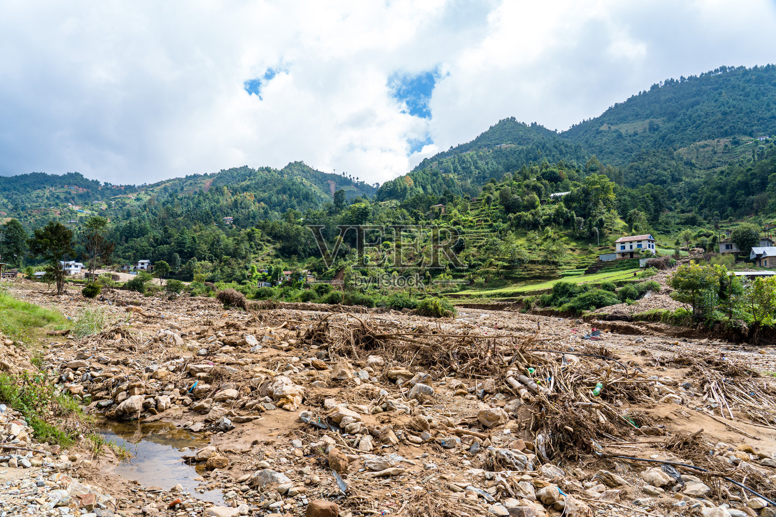 尼泊尔巴尔德夫地区的洪水损毁了房屋。照片摄影图片