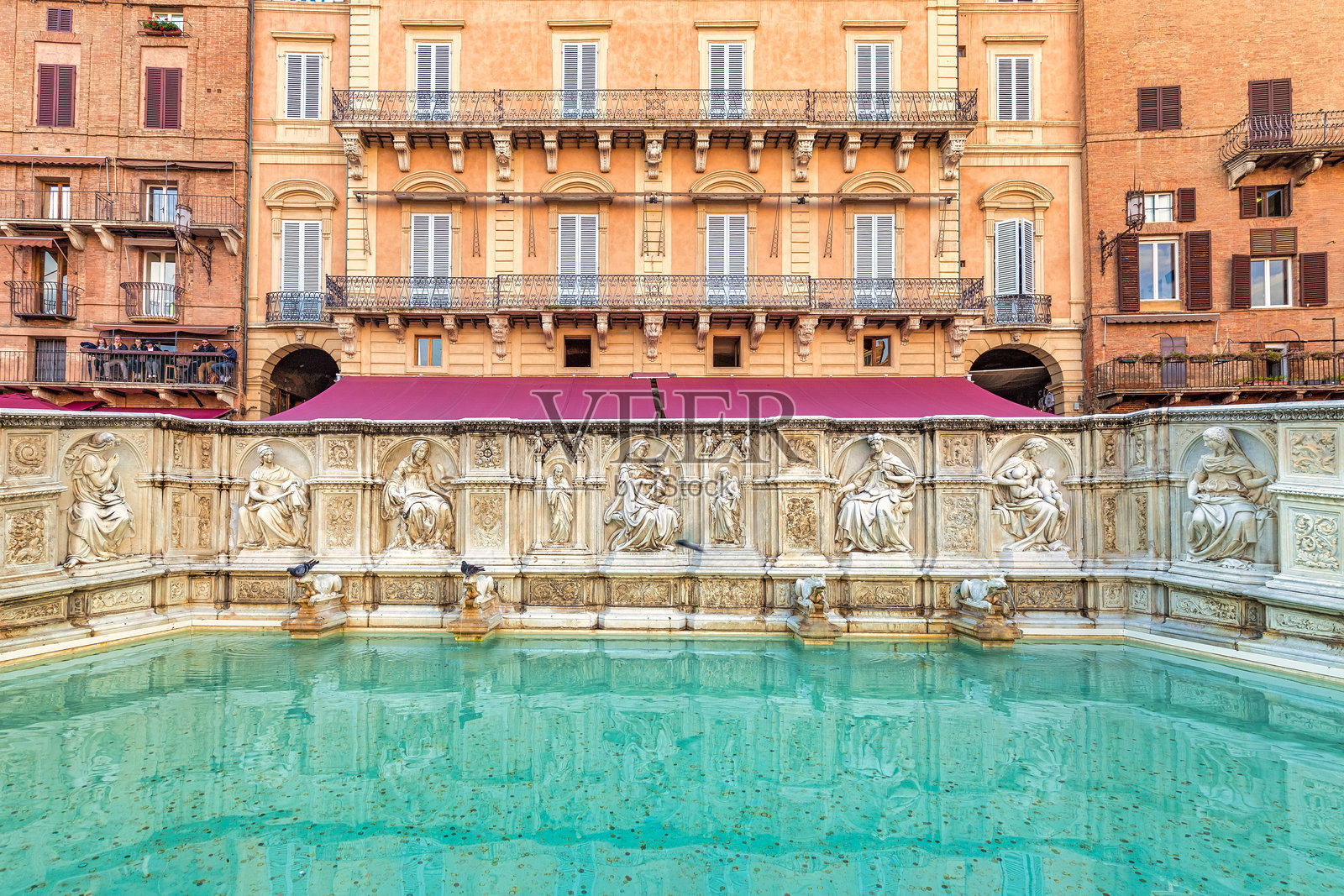 丰特盖亚喷泉，位于坎波广场的宏伟喷泉照片摄影图片