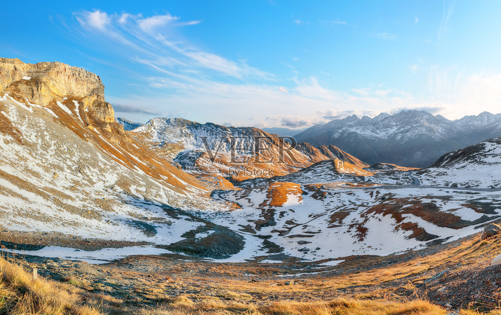 秋季的格罗斯格洛克纳高山公路令人惊叹的景色。照片摄影图片