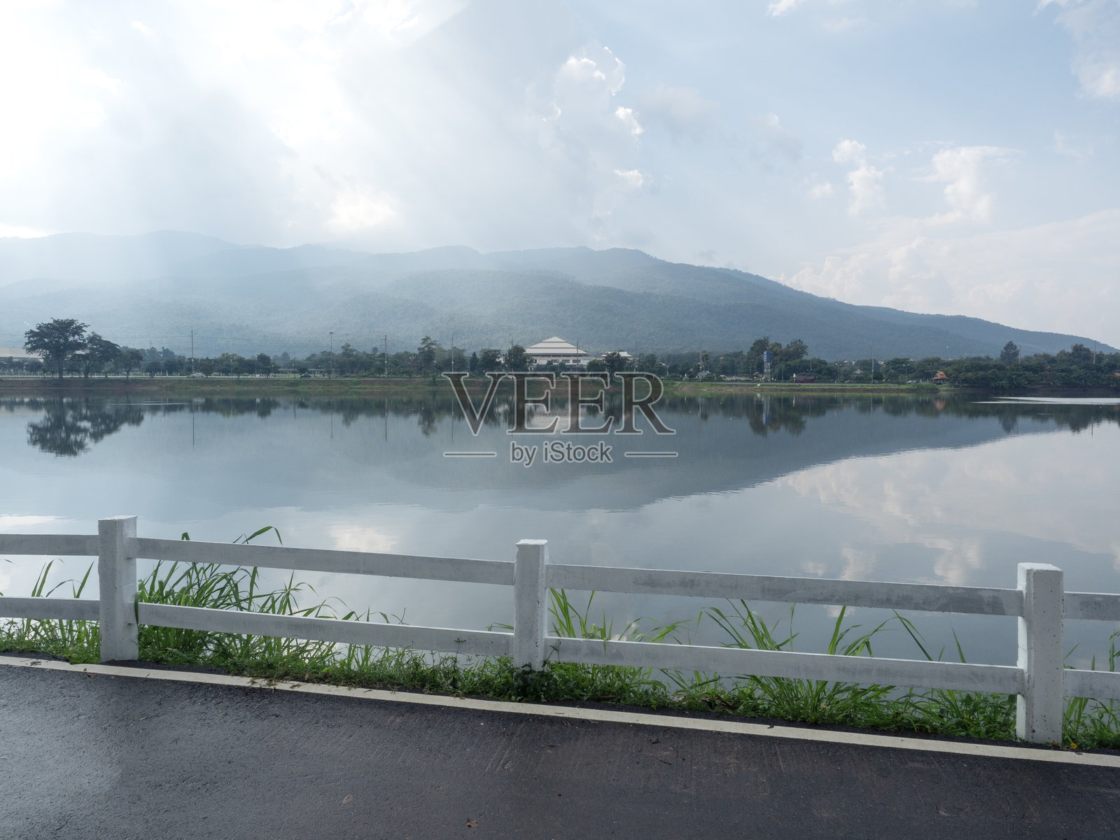 清迈省一个美丽的120莱公共公园，适合锻炼。照片摄影图片