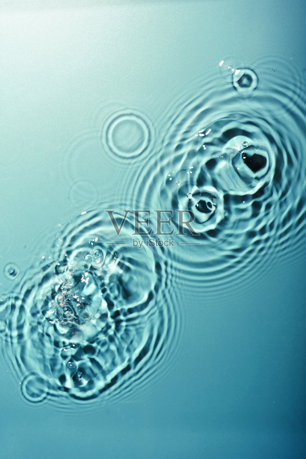 波纹状的蓝色水面照片摄影图片