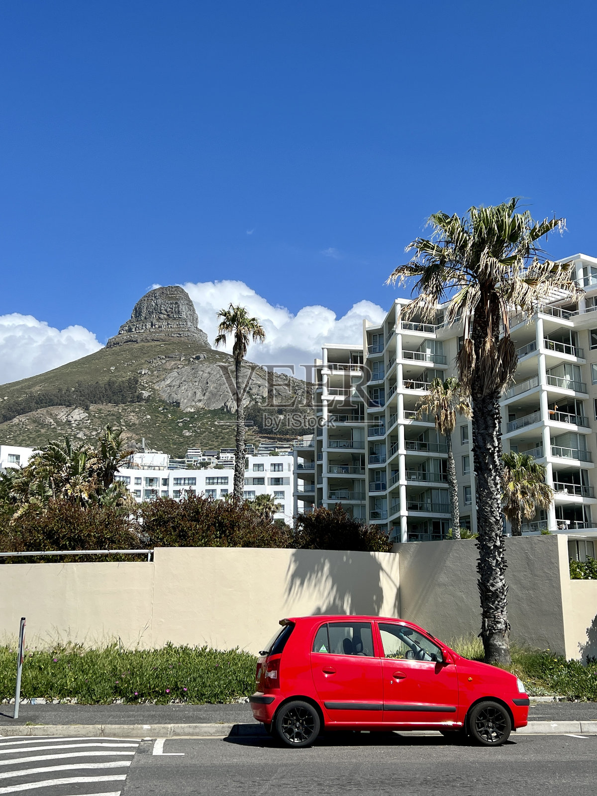 从南非开普敦街道俯瞰狮头山的景色照片摄影图片