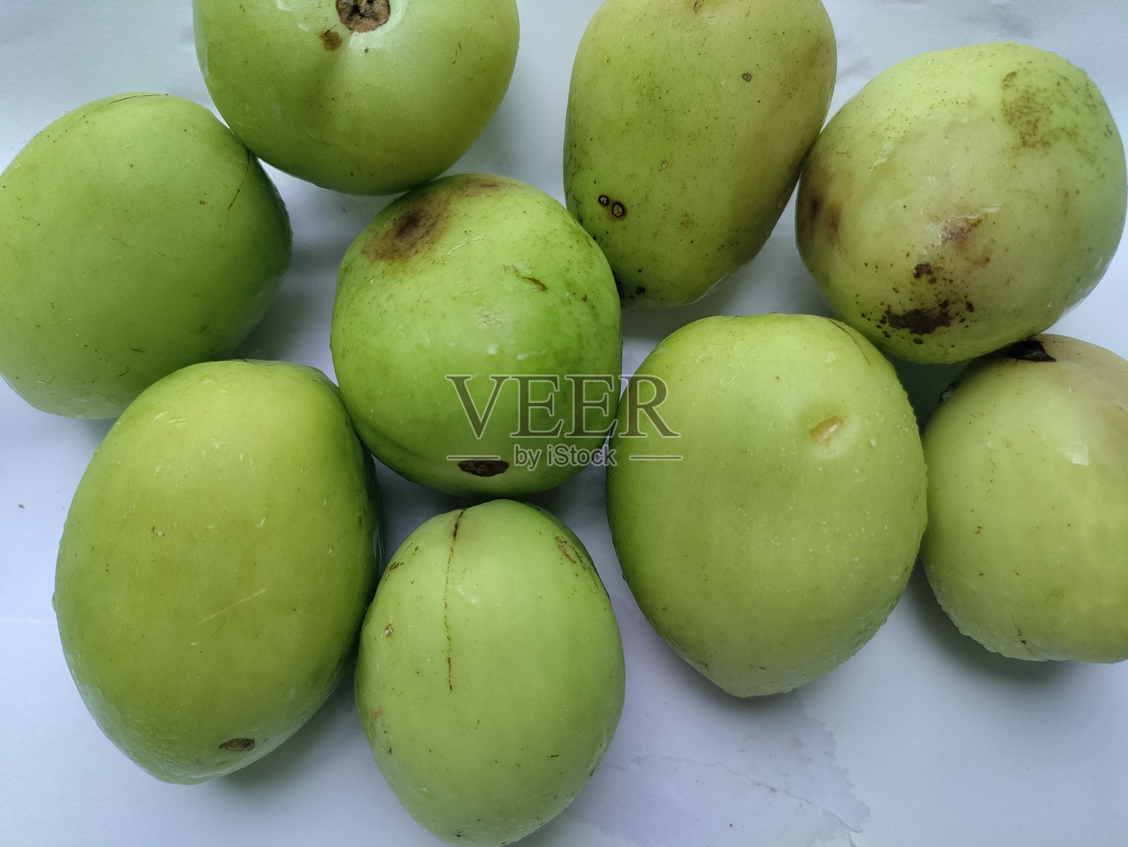 有机生番茄。照片摄影图片