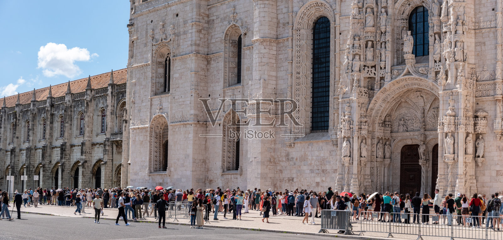 里斯本贝伦圣玛利亚修道院教堂的耶罗尼莫斯修道院大门，曼努埃尔风格的建筑杰作照片摄影图片