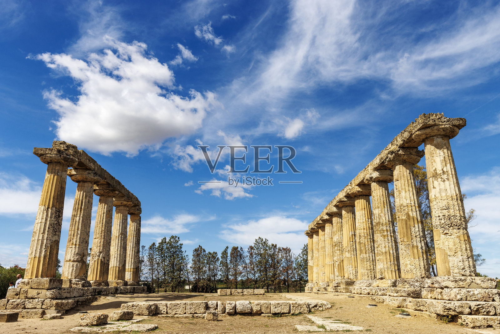 意大利南部巴西利卡塔梅萨蓬托的6世纪赫拉神庙遗址，或称为塔沃莱·帕拉蒂纳（Palatine Tables）照片摄影图片