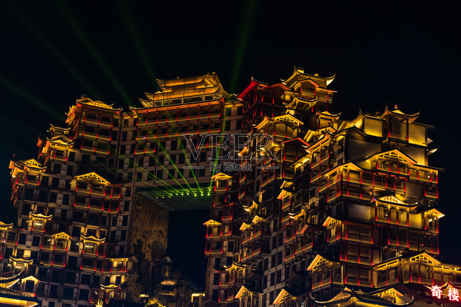 奇特的悬挂塔楼（张家界72奇楼）照片摄影图片