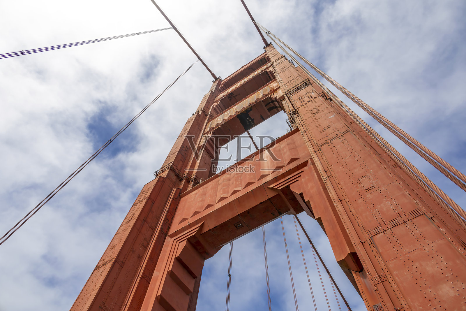 金门大桥塔楼视角照片摄影图片