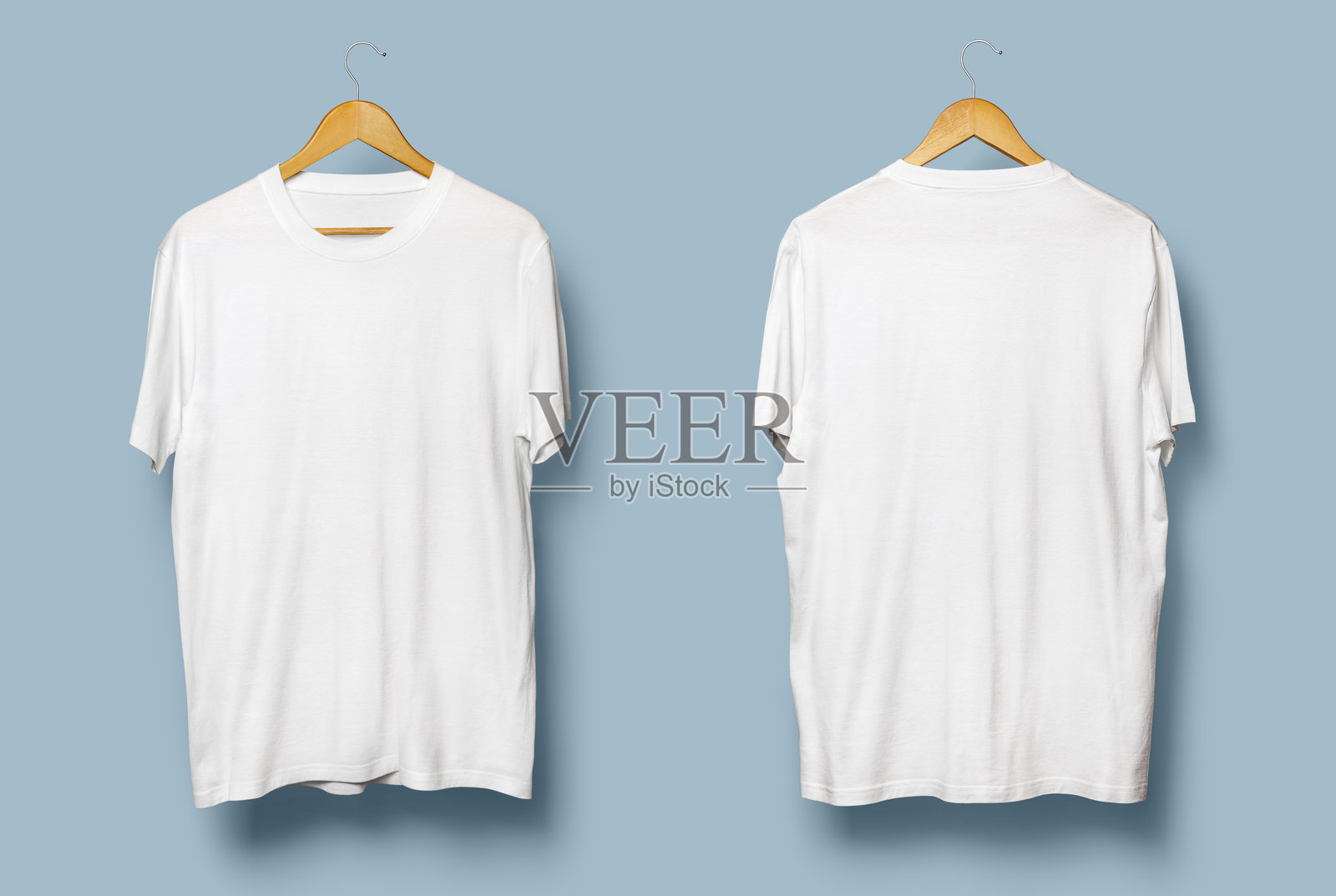 空白白色T恤正面和背面样机，纯棉T恤设计、品牌、印刷、商店的模板。空白休闲服装。照片摄影图片